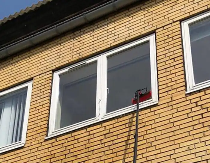 Vinduespudsning med rentvandsanlæg